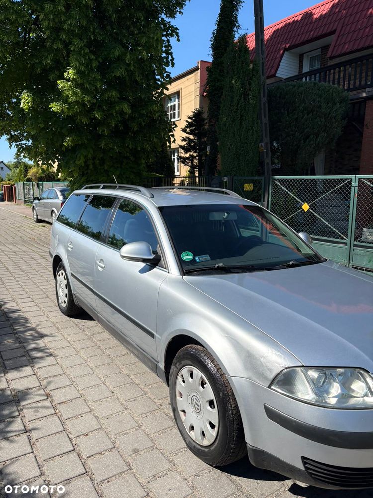 Volkswagen Passat 1.6 Comfortline Family - 12