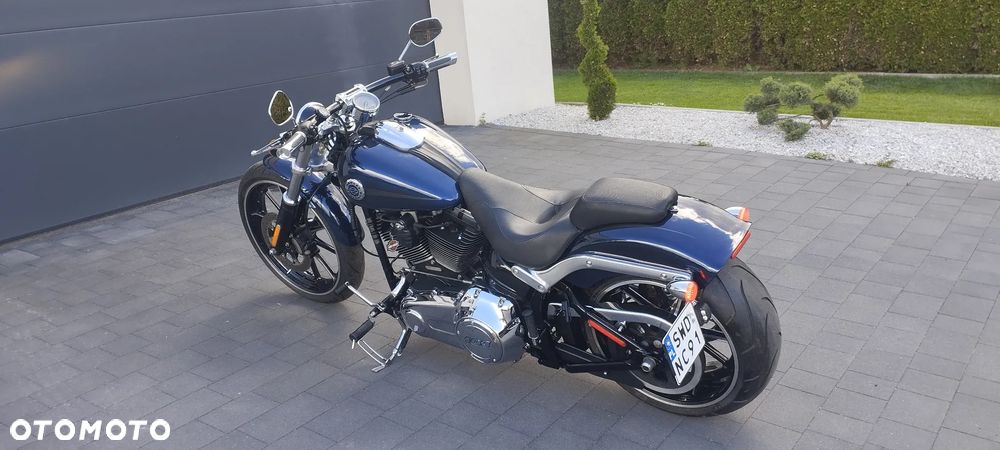 Harley-Davidson Softail Breakout - 21