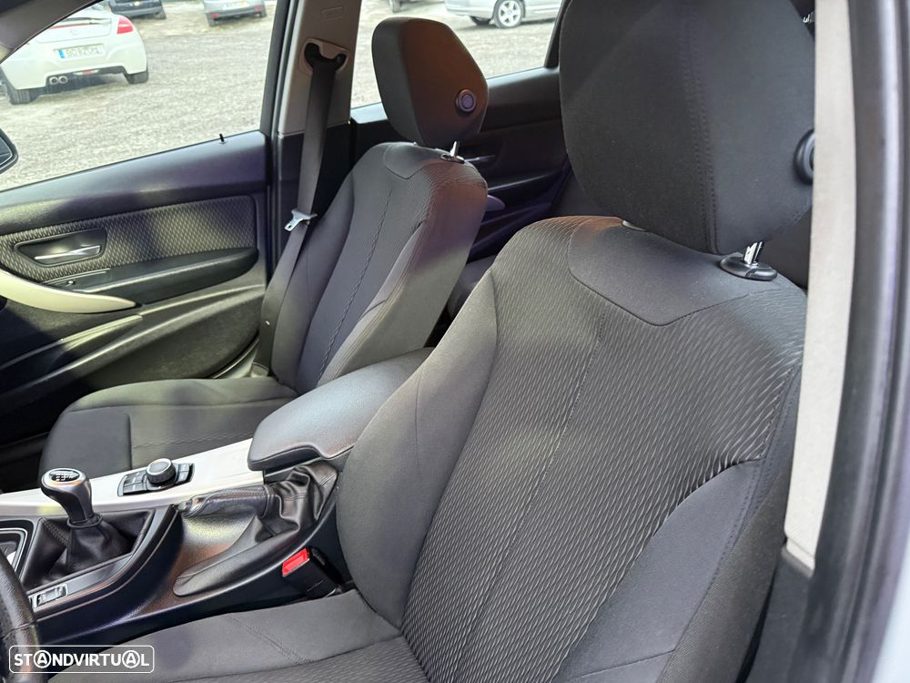 BMW 318 d Touring - 9