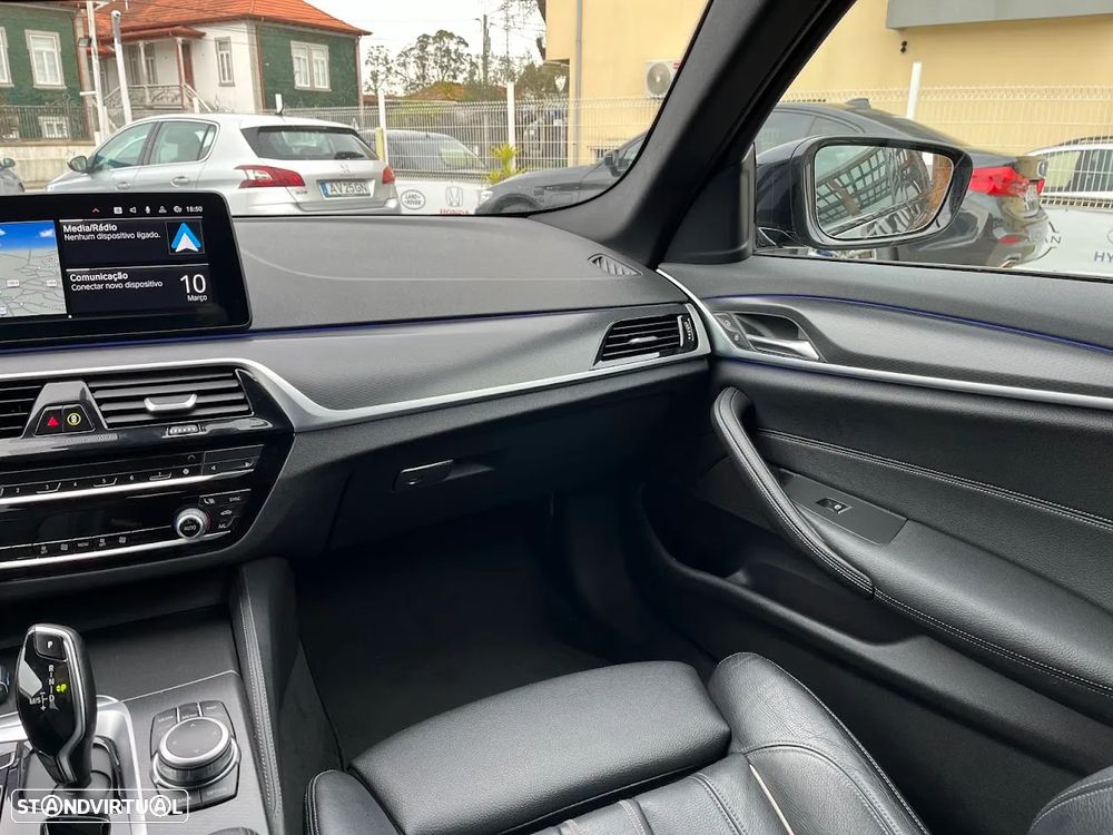 BMW 520 d Pack Desportivo M Auto - 13
