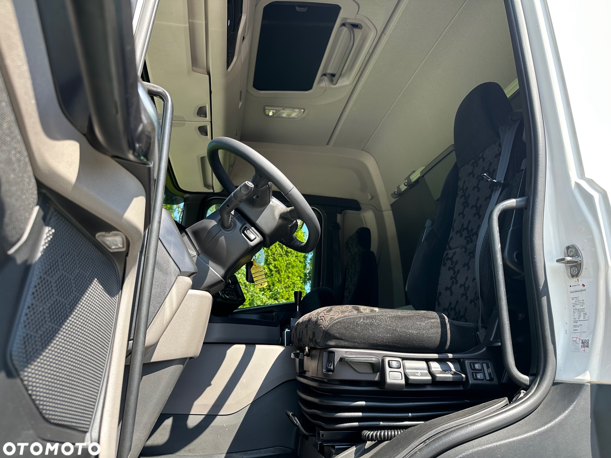 Scania / G450 / 6X2 / HAKOWIEC / HYVA 22.60.SK  / Oś-SKRĘTNA-PODNOSZONA / - 22