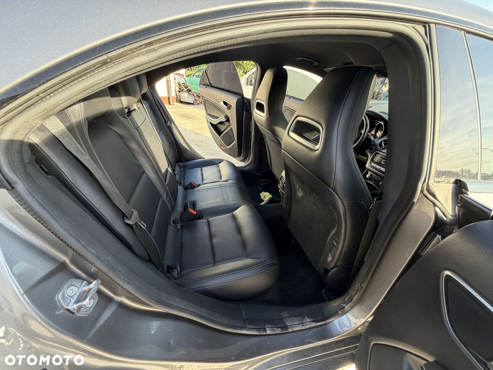 Mercedes-Benz CLA 250 7G-DCT AMG Line - 25
