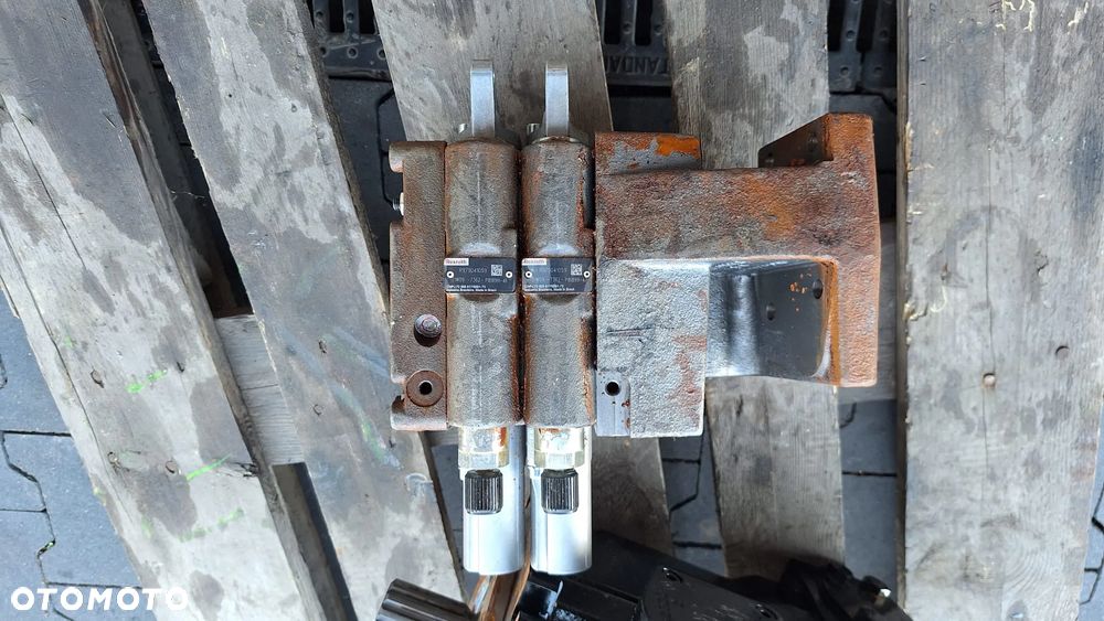 zawór rozdzielacz sekcja blok 47891387 rexroth r979041059 cnh case farmall 120a new holland ts6 - 4