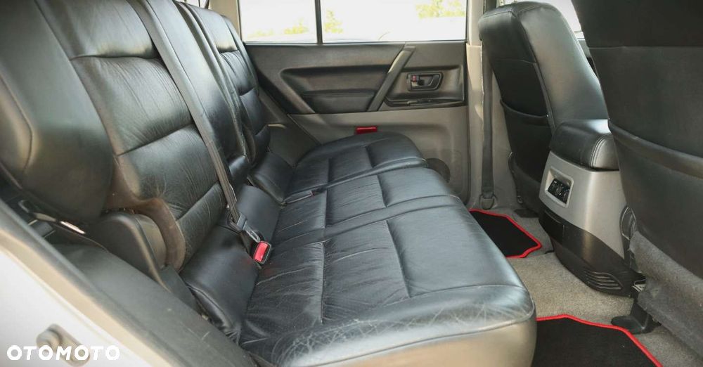 Mitsubishi Pajero - 14