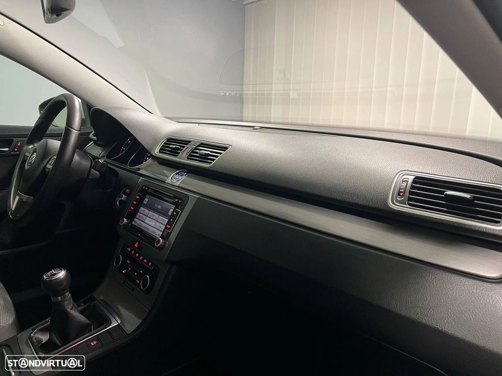 VW Passat 1.6 TDI BlueMotion - 18