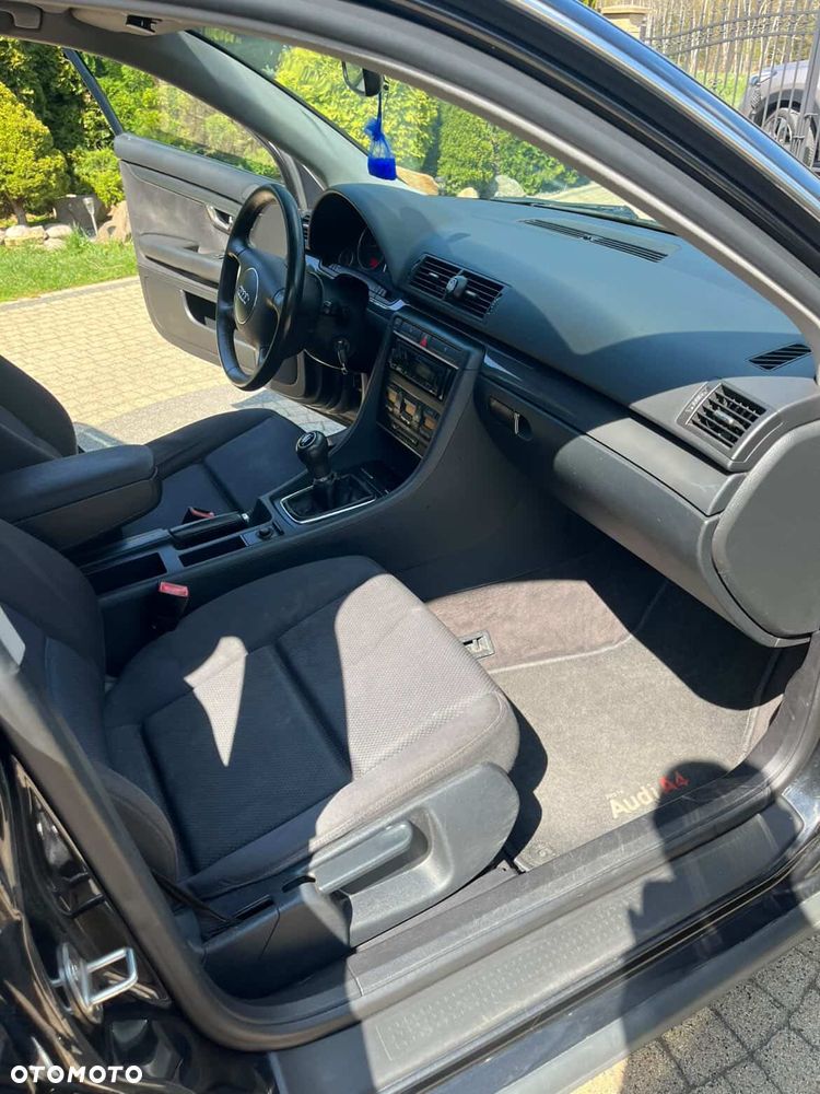 Audi A4 Limousine - 8