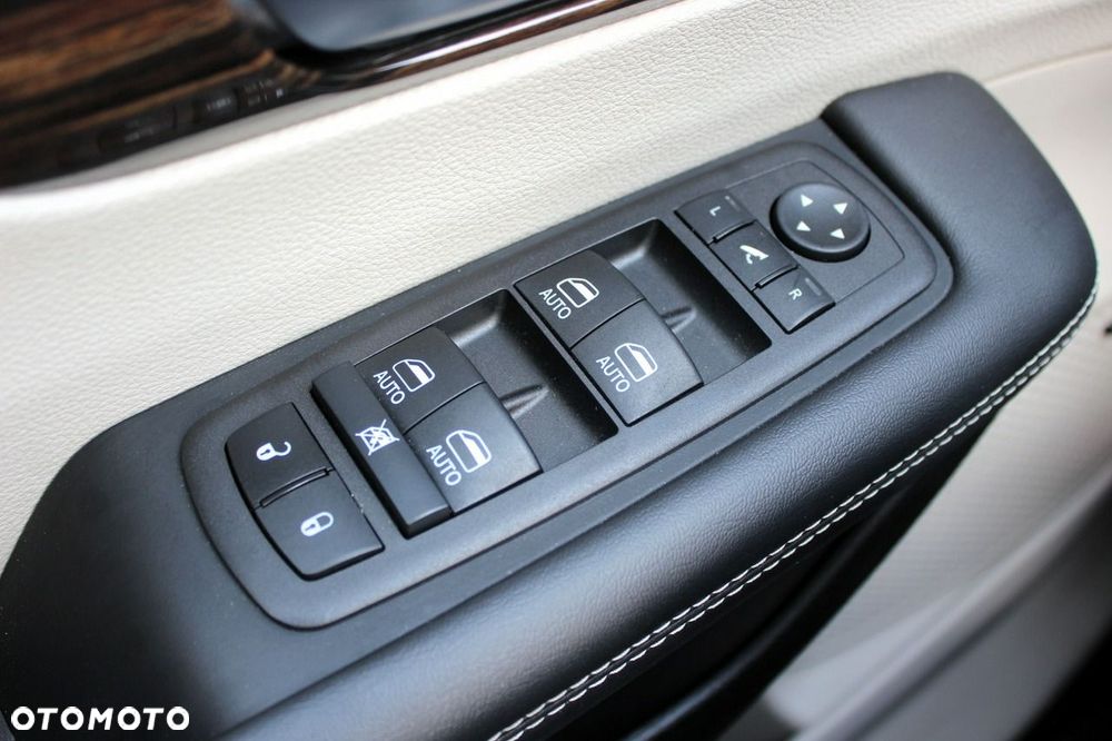 Chrysler Pacifica - 40