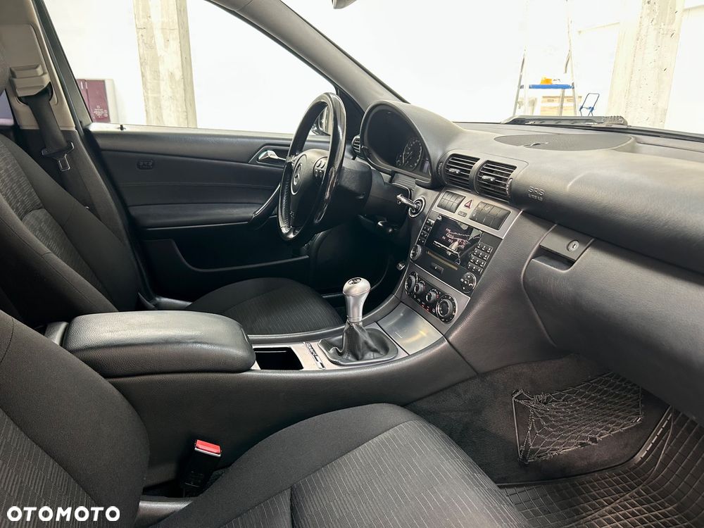 Mercedes-Benz Klasa C 180 Kompressor Avantgarde Sport Edition - 14