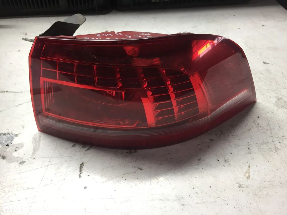 VW PASSAT B7 KOMBI 12R LAMPA PRAWA TYŁ 3AF945208A - 1