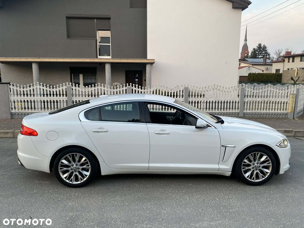 Jaguar XF 3.0 V6 D Luxury - 30