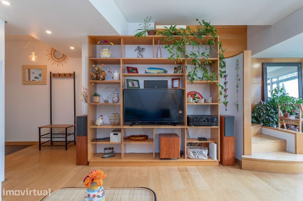 T3 convertido em T2 Duplex remodelado nos Olivais Sul | Varanda a Sul - Grande imagem: 5/60
