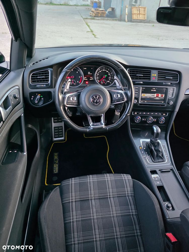 Volkswagen Golf - 6