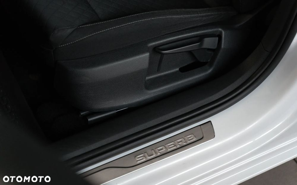 Skoda Superb 2.0 TDI Ambition DSG - 30