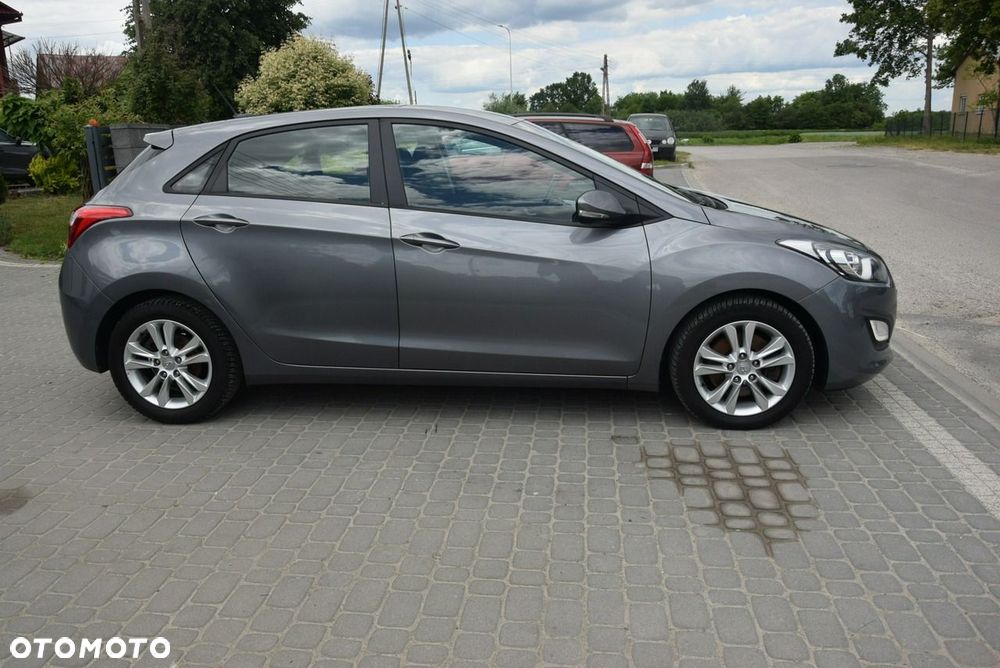 Hyundai i30 1.6 CRDi Fifa World Cup Edition - 11