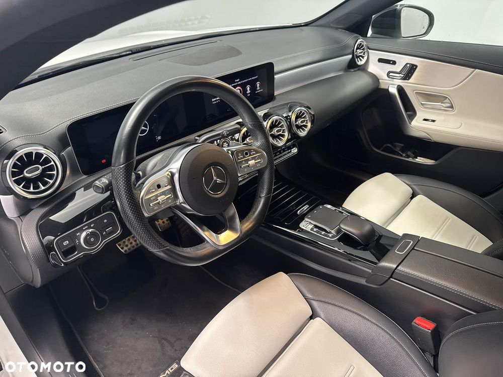 Mercedes-Benz CLA 220 AMG Line 7G-DCT - 14