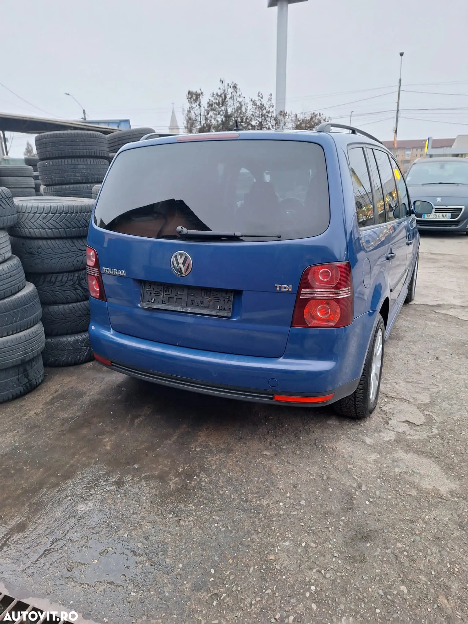 Volkswagen Touran 1.9 TDI Conceptline - 10