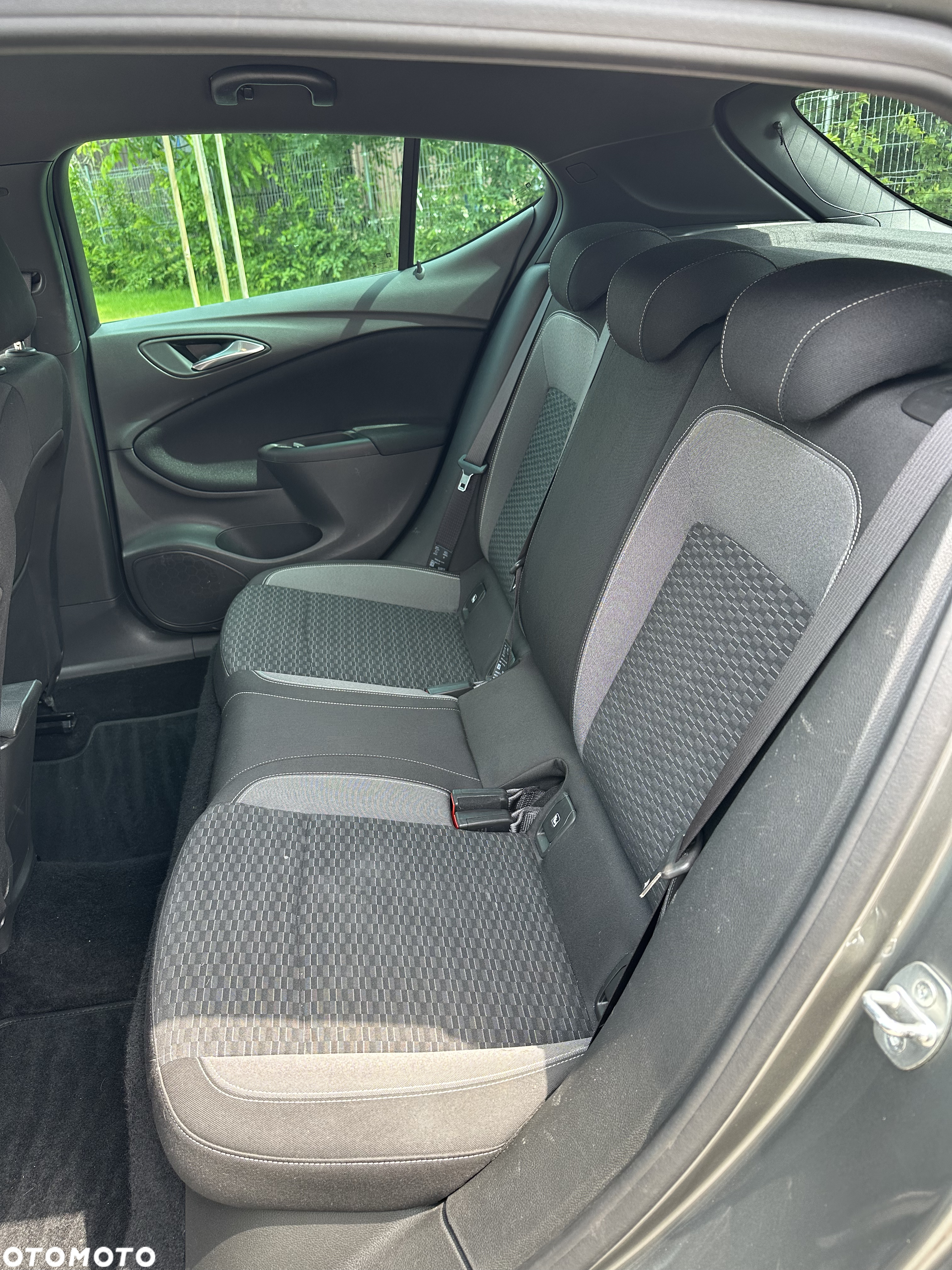 Opel Astra V 1.2 T GS Line S&S - 12