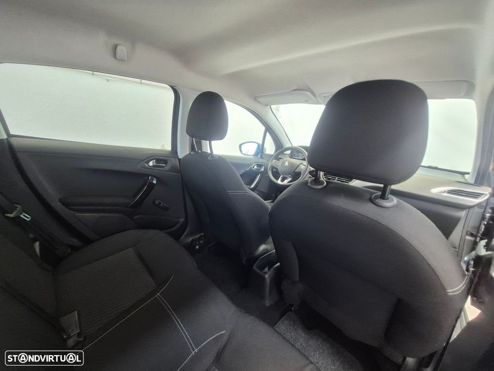 Peugeot 208 1.6 BlueHDi Style — fotografia 19