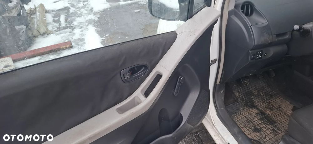 Toyota Yaris II 1,4 ND-TV na części - 12