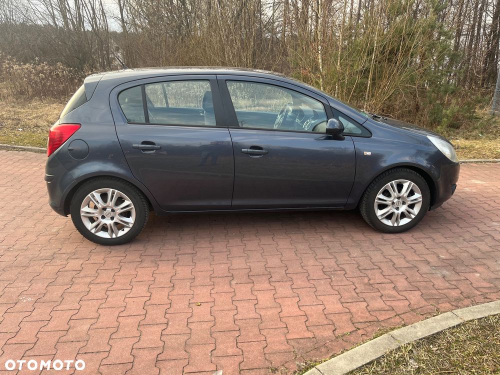 Opel Corsa 1.2 16V Cosmo - 11