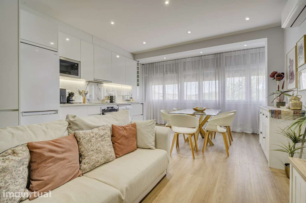 Apartamento T2 renovado em Campolide - Grande imagem: 3/17