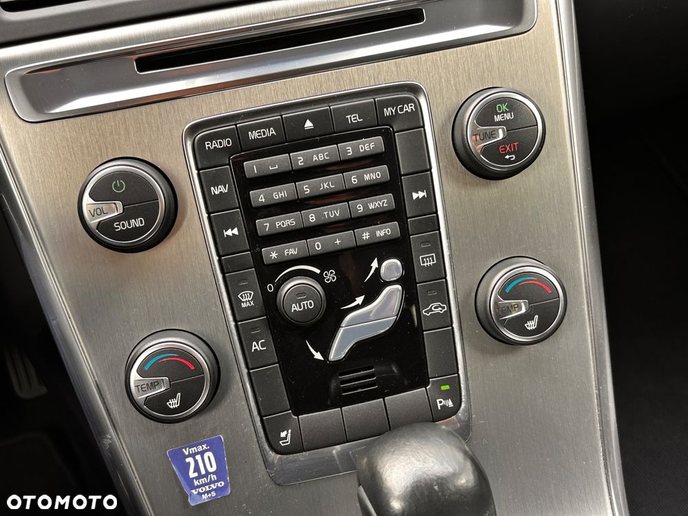 Volvo XC 60 D4 Geartronic Momentum - 28