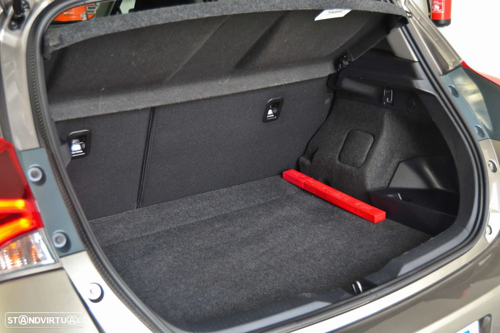 Toyota Auris 1.8 HSD Active - 22