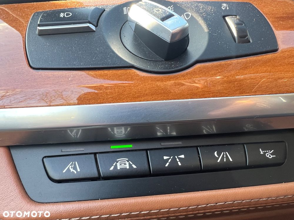 BMW Seria 7 760i L - 32