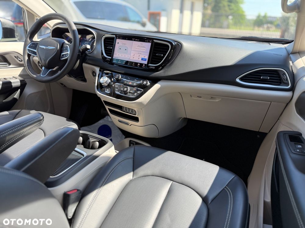 Chrysler Pacifica - 17