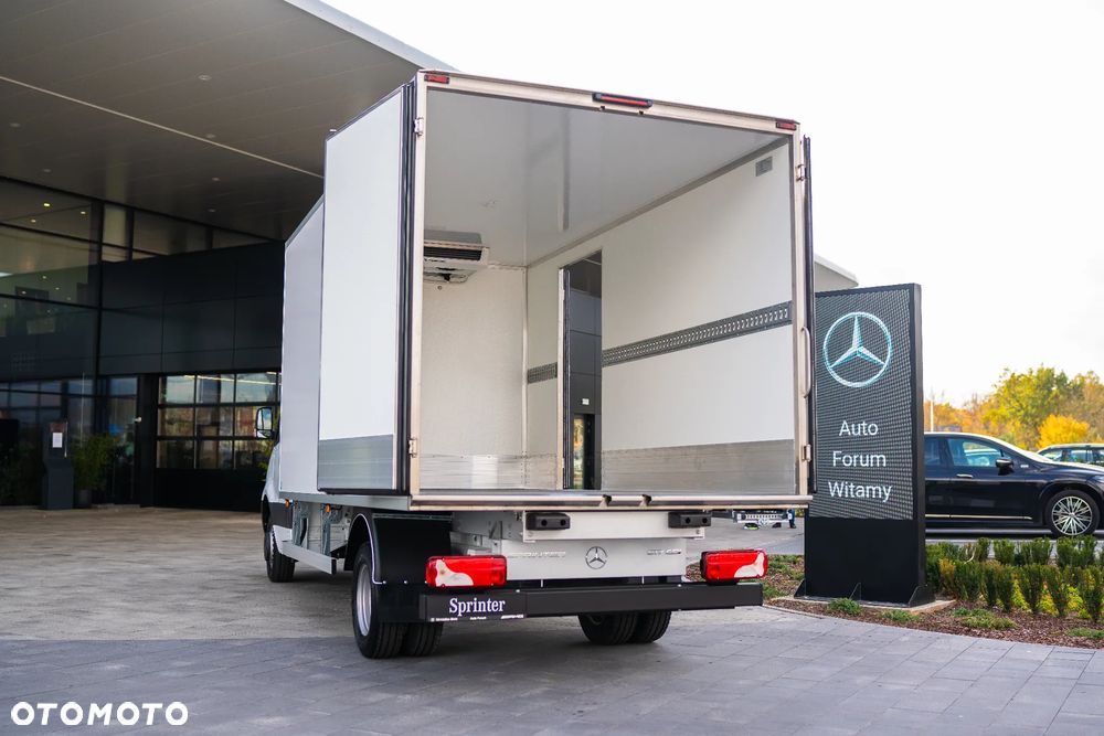 Mercedes-Benz Sprinter - 22