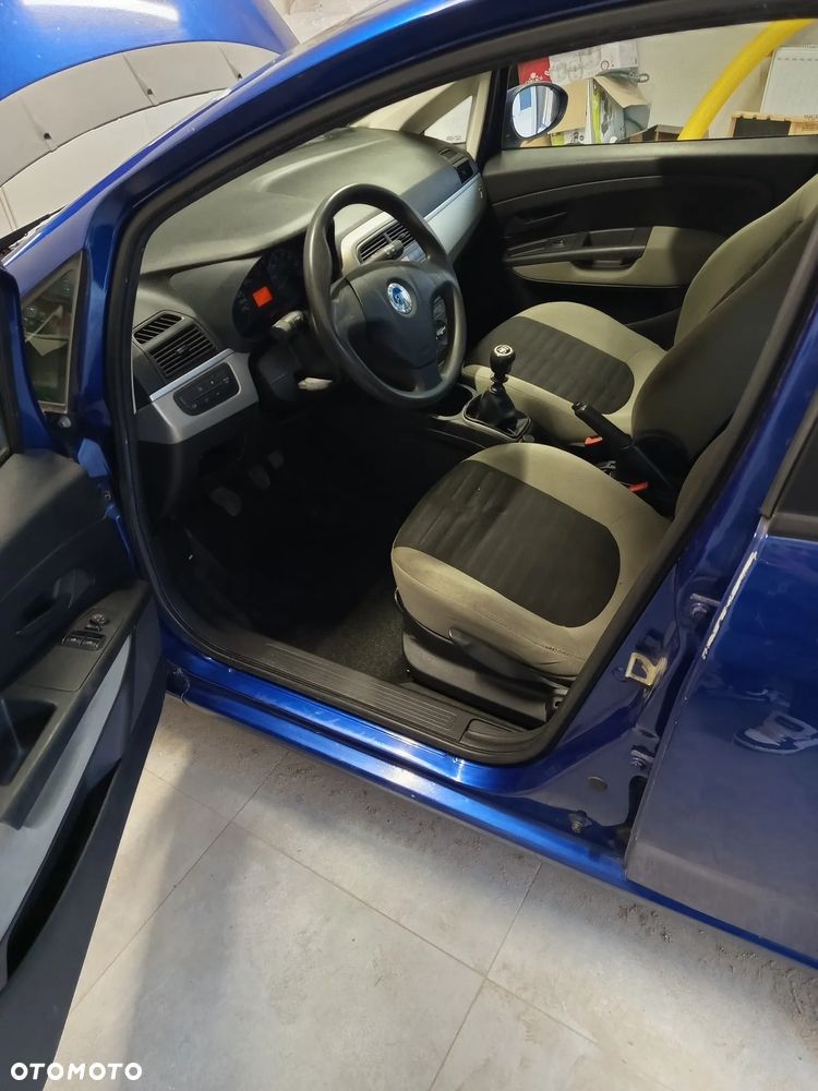 Fiat Grande Punto - 11