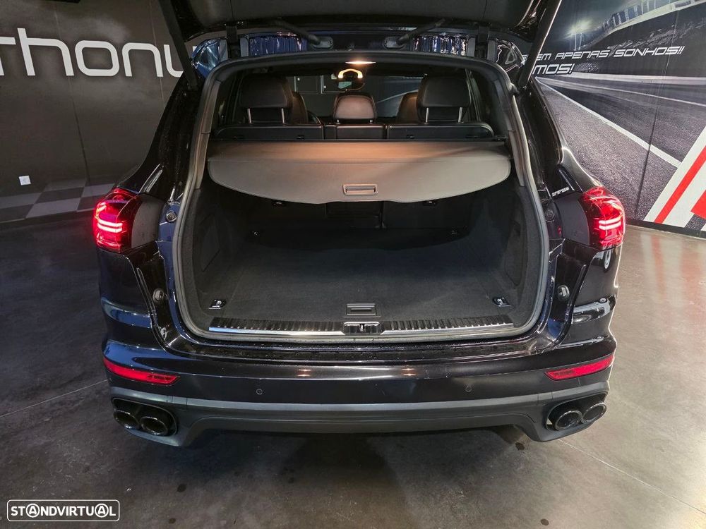 Porsche Cayenne Platinum Edition - 32