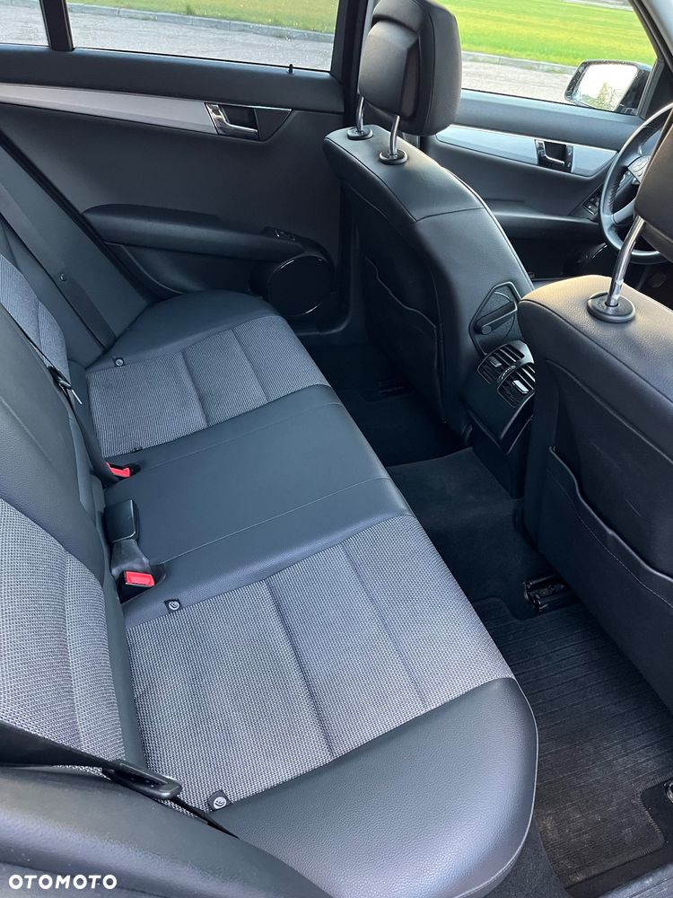 Mercedes-Benz Klasa C 180 CGI Automatik BlueEFFICIENCY Avantgarde - 6