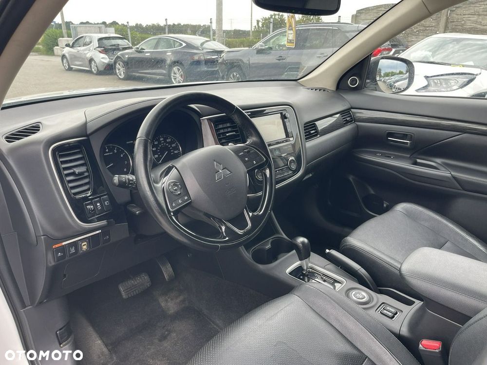 Mitsubishi Outlander - 6