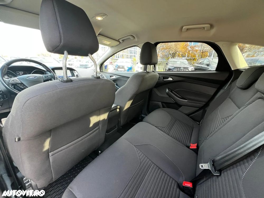 Ford Focus 1.0 EcoBoost Titanium - 12