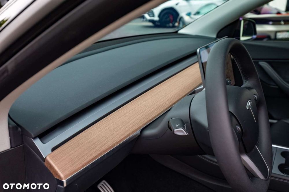 Tesla Model Y - 29