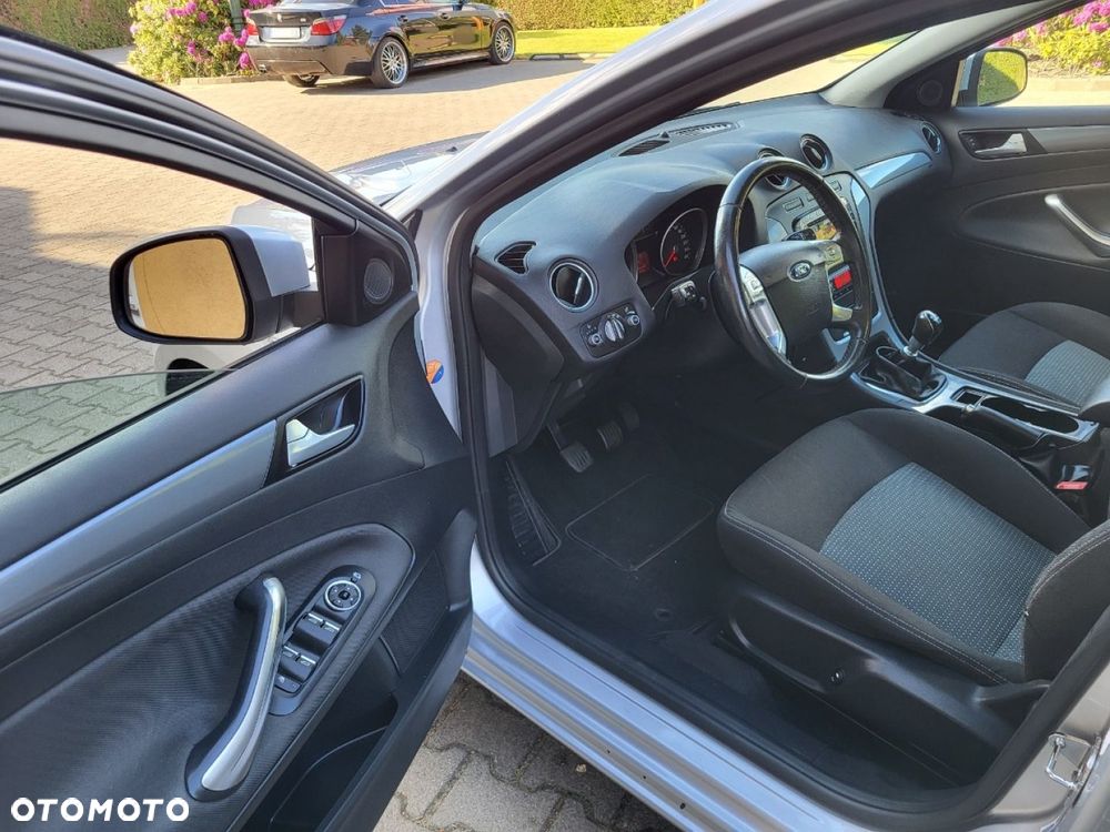 Ford Mondeo - 27