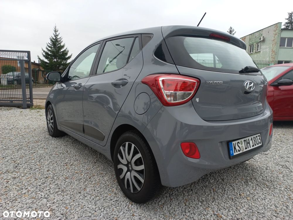 Hyundai i10 1.0 Fifa World Cup Edition - 9