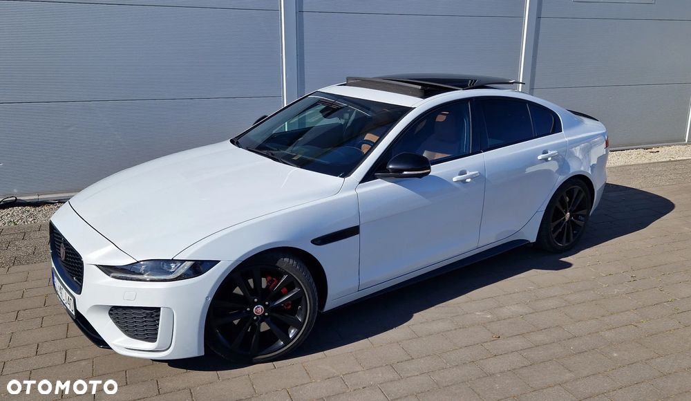 Jaguar XE 2.0 D200 mHEV R-Dynamic HSE - 14