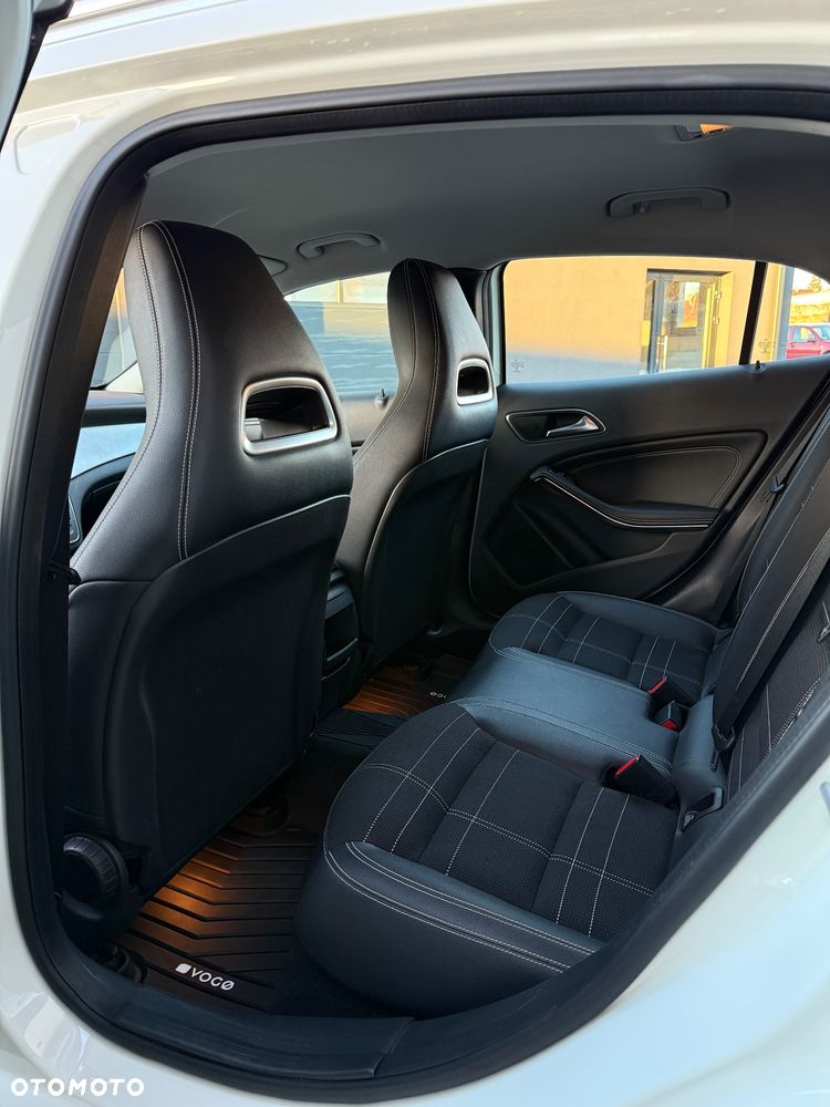 Mercedes-Benz GLA 200 7G-DCT - 7