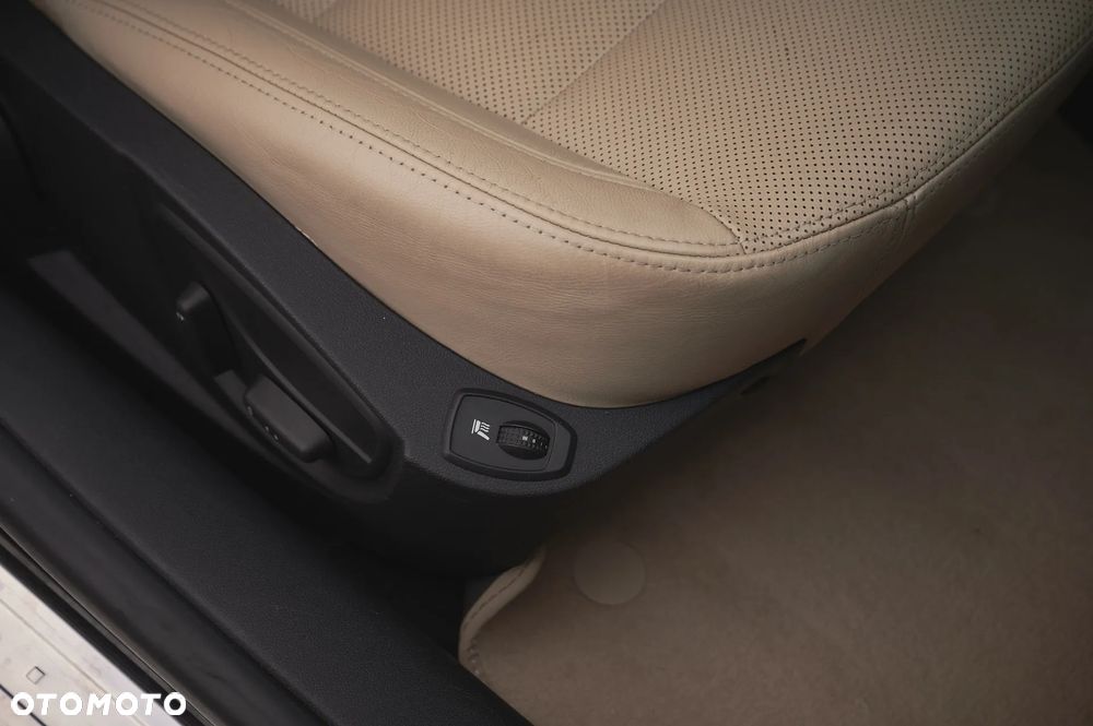 Renault Laguna 2.0 dCi Initiale - 18