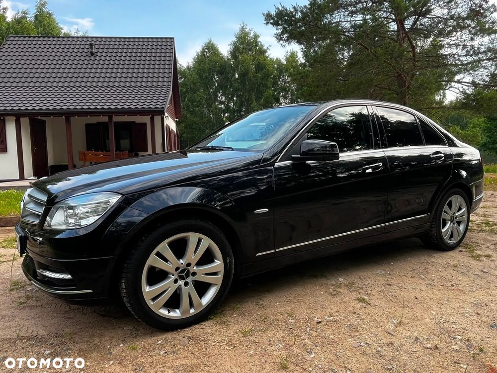 Mercedes-Benz Klasa C 180 CGI Automatik BlueEFFICIENCY Avantgarde - 2
