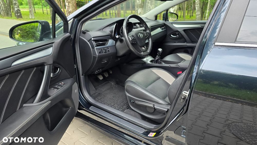 Toyota Avensis 1.8 Premium - 24