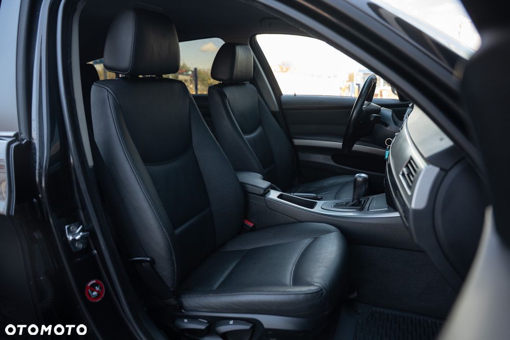 BMW Seria 3 320d DPF Edition Exclusive - 24