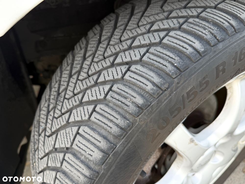 Toyota Prius 1.8 HSD Prestige - 30