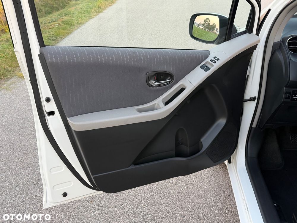 Toyota Yaris - 17