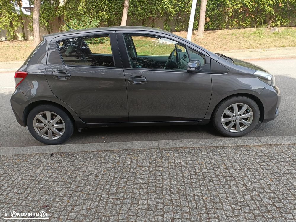 Toyota Yaris 1.4 D-4D High Pack+NAVI - 3