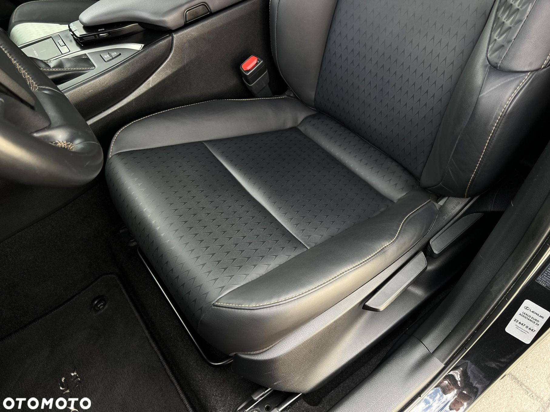 Lexus UX - 12