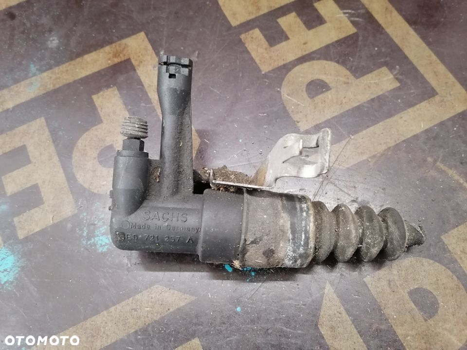 Wysprzęglik Pompka Sprzęgła Audi VW Skoda 8E0721257A - 1