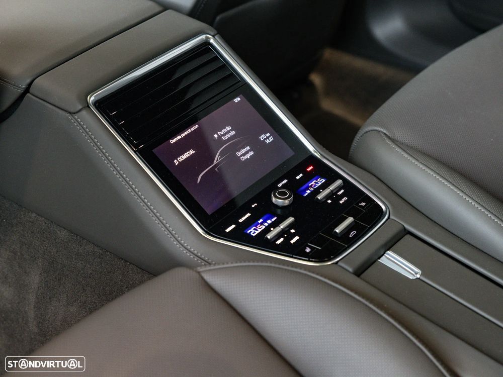 Porsche Panamera 4 E-Hybrid Platinum Edition - 31